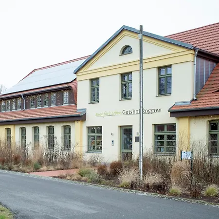 - Barrierefrei - Im Sanierten Gutshof * Lalendorf