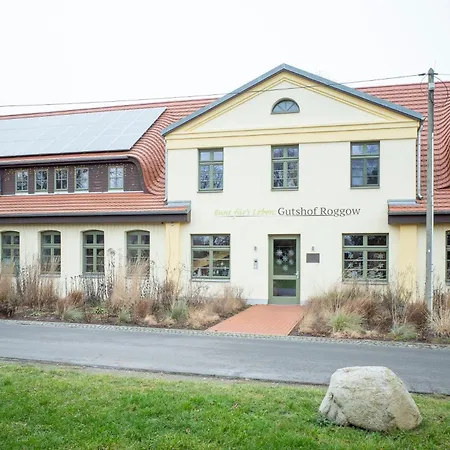 - Barrierefrei - Im Sanierten Gutshof * Lalendorf